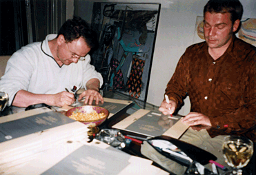 Max Goldt und Stephan Winkler beim Signieren, 1998
