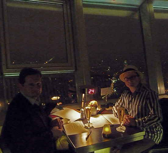 Stephan Winkler & Thierry Bruehl, Januar 2012, Berlin, Telecafé im Fernsehturm, bei der Arbeit am Libretto der Oper »Der Universums-Stulp«